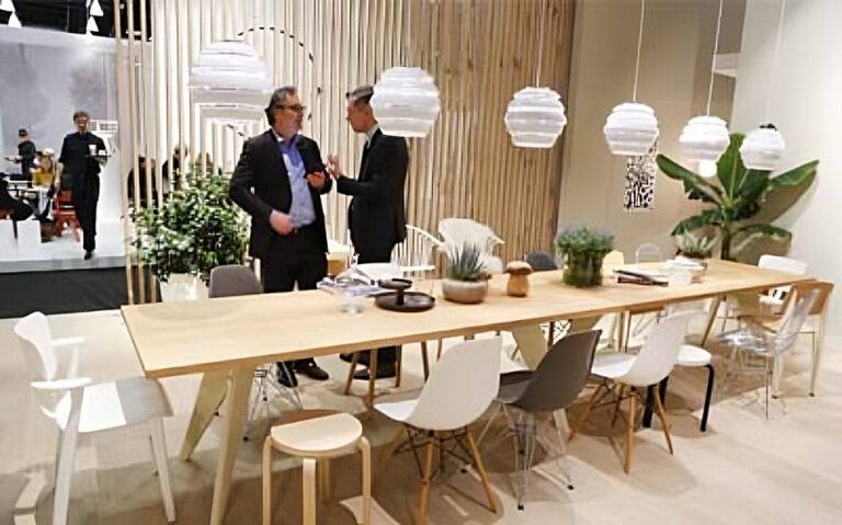 Colonia propone un estilo acogedor con la madera como material emblemático