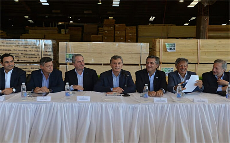 Importantes anuncios en la Mesa de competitividad Foresto Industrial
