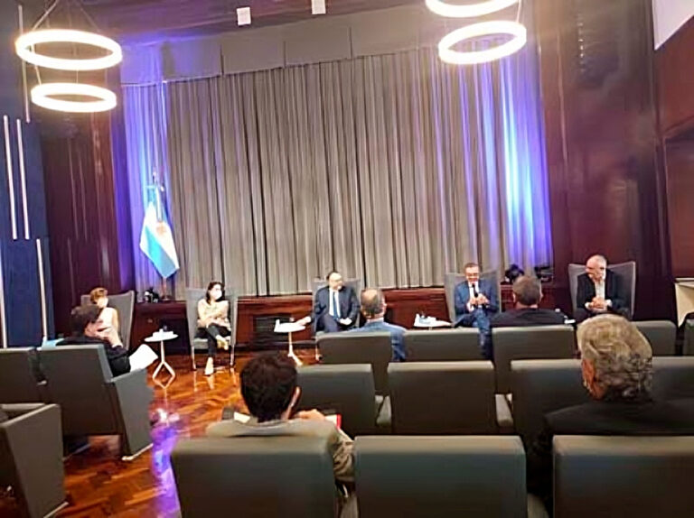 El gobierno impulsa una agenda de trabajo conjunta con la foresto-industria