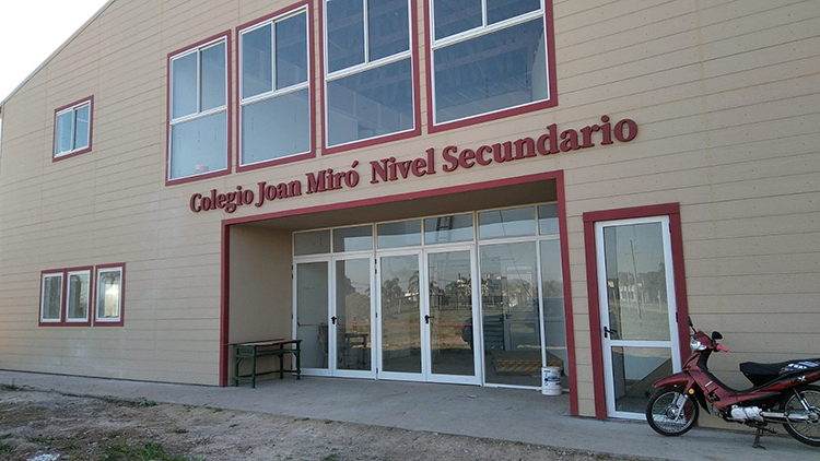 Edificio sustentable en madera realza la impronta de institución educativa