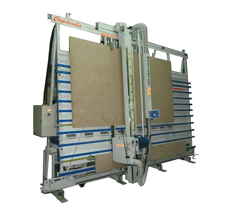 Seccionadora vertical con pinzas para corte a medida de un panel completo